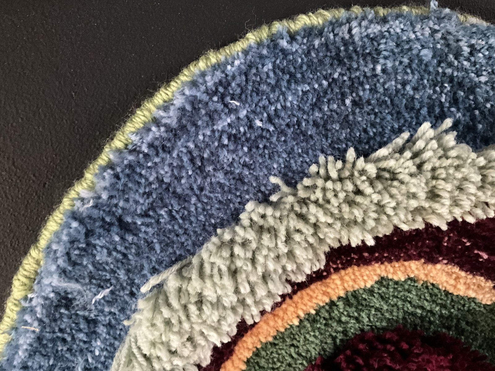 Detail van getuft textielwerk